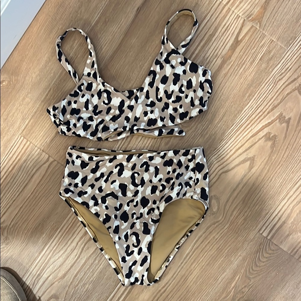 Leopard Print Bikini Set Vitamin A EUC
